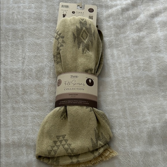 Terra Fall Scarves Collection Beige Aztec Print Open Scarf, NWT - Picture 6 of 14
